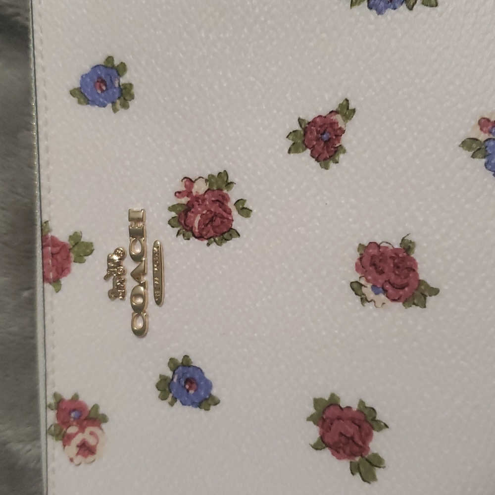 Coach White Wristlet with Floral Pattern - Picture 2 of 9